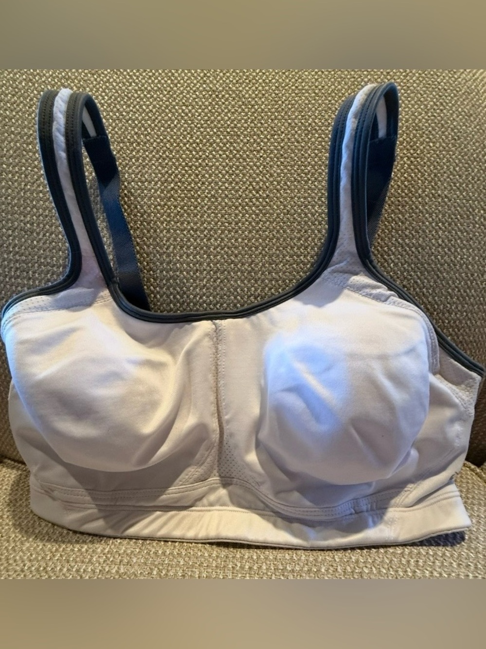 Women’s Champion Supportive Sz 38DD White Sports Bra with Black Trim Outdoor